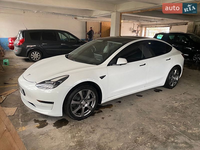 Седан Tesla Model 3 2021 в Луцке