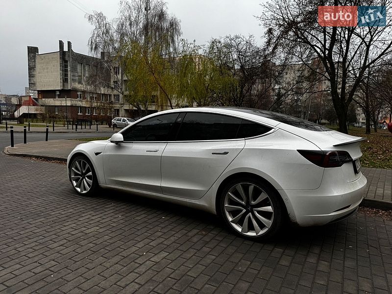 Седан Tesla Model 3 2019 в Луцьку