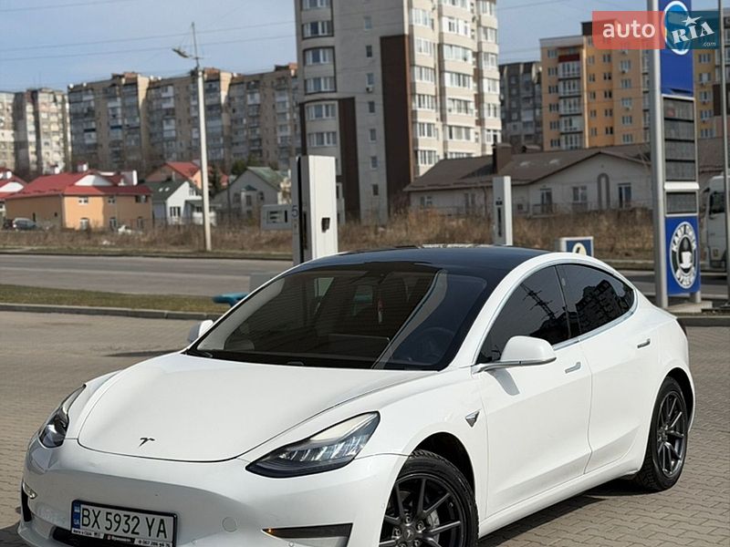 Седан Tesla Model 3 2019 в Киеве