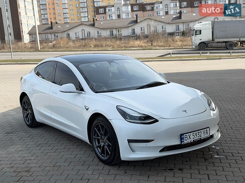 Седан Tesla Model 3 2019 в Киеве