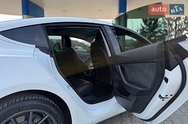Седан Tesla Model 3 2019 в Киеве
