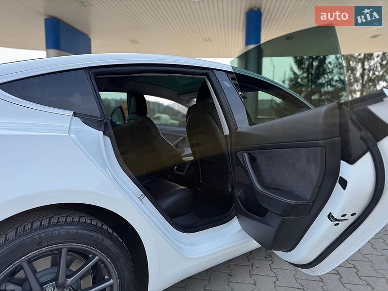 Седан Tesla Model 3 2019 в Киеве