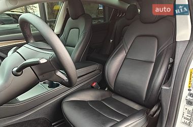 Седан Tesla Model 3 2023 в Львове