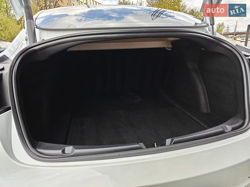 Седан Tesla Model 3 2023 в Львове