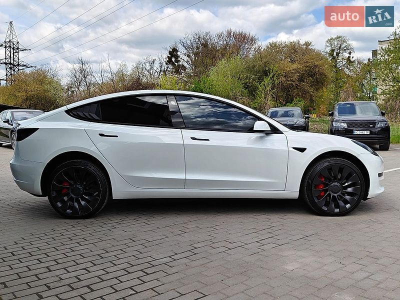 Седан Tesla Model 3 2023 в Львове