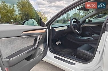 Седан Tesla Model 3 2023 в Львове