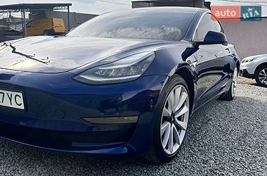Седан Tesla Model 3 2018 в Львове