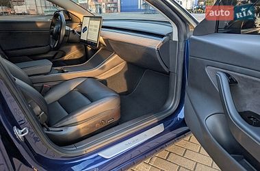 Седан Tesla Model 3 2018 в Львові