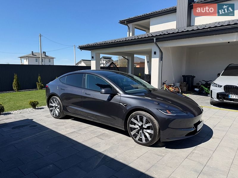 Седан Tesla Model 3 2025 в Ивано-Франковске