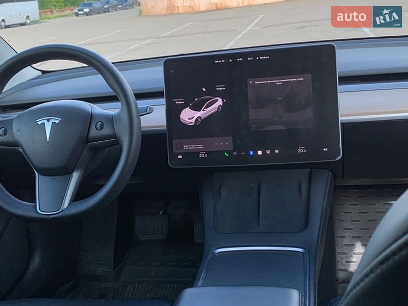Седан Tesla Model 3 2022 в Киеве