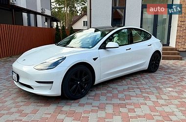 Седан Tesla Model 3 2021 в Киеве