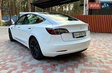 Седан Tesla Model 3 2021 в Киеве