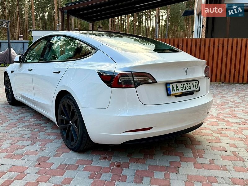 Седан Tesla Model 3 2021 в Киеве