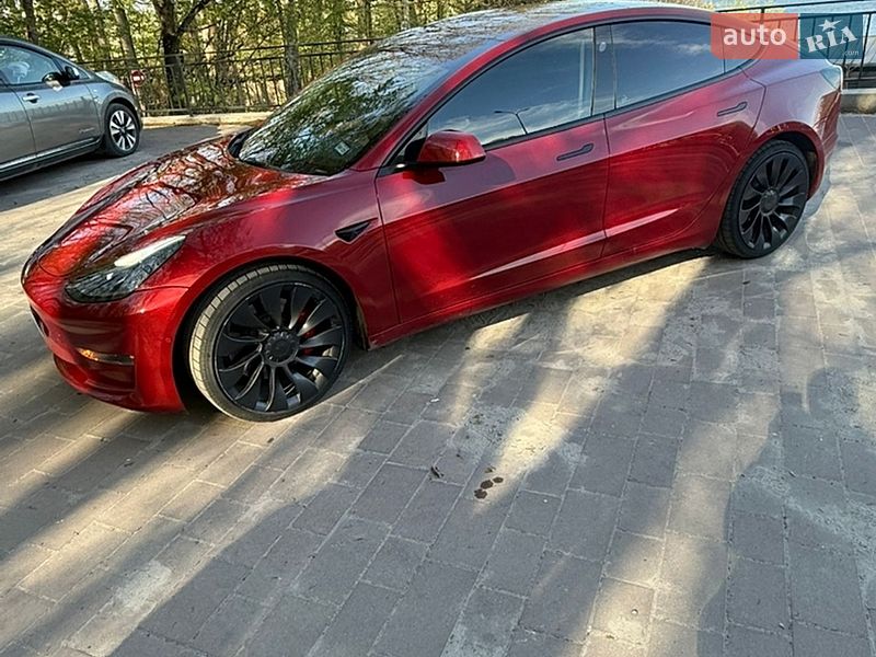 Седан Tesla Model 3 2022 в Тернополе