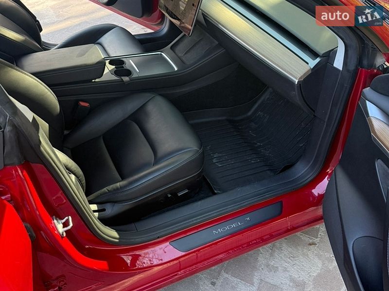 Седан Tesla Model 3 2022 в Тернополе