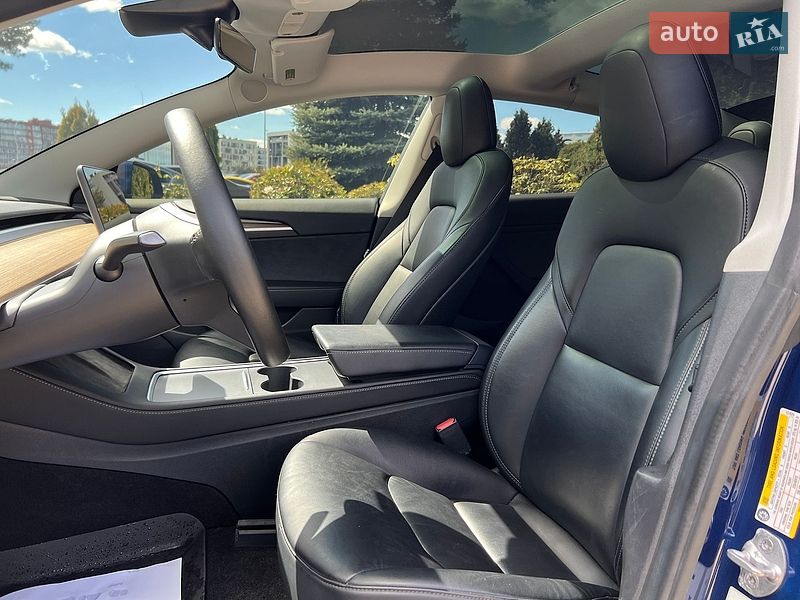 Седан Tesla Model 3 2021 в Львові