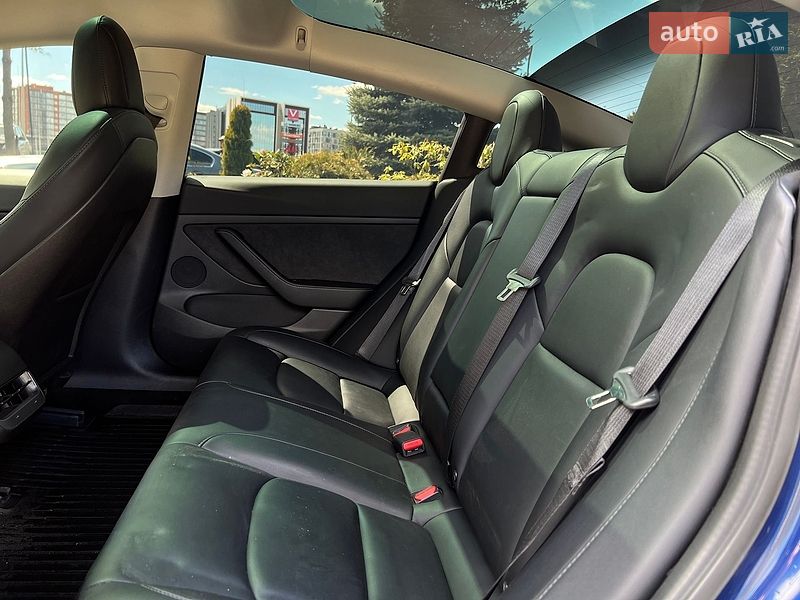 Седан Tesla Model 3 2021 в Львові