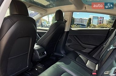 Седан Tesla Model 3 2021 в Львові