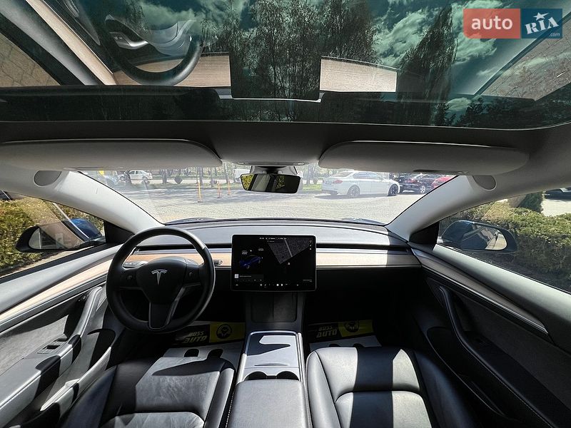 Седан Tesla Model 3 2021 в Львові