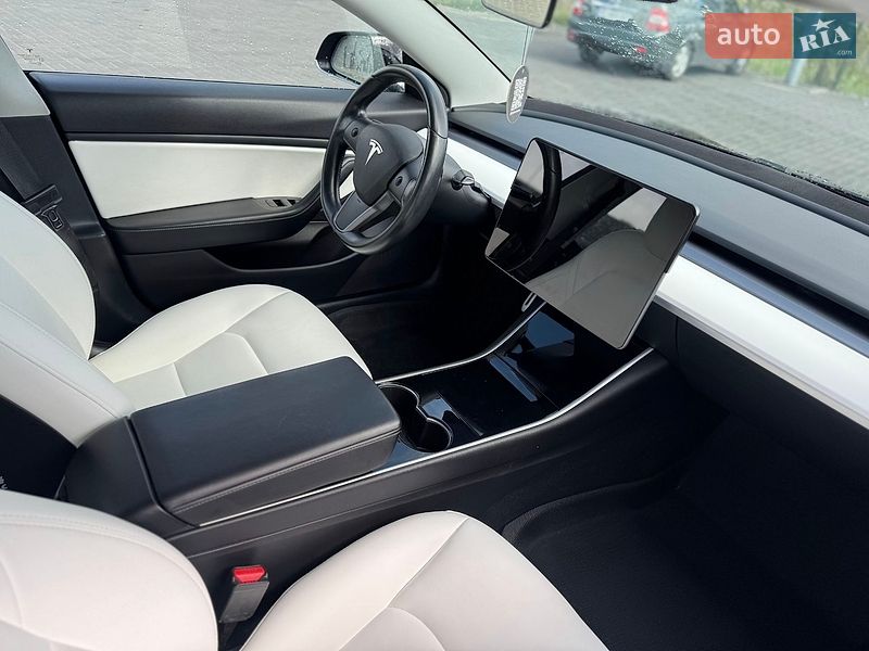 Седан Tesla Model 3 2019 в Днепре