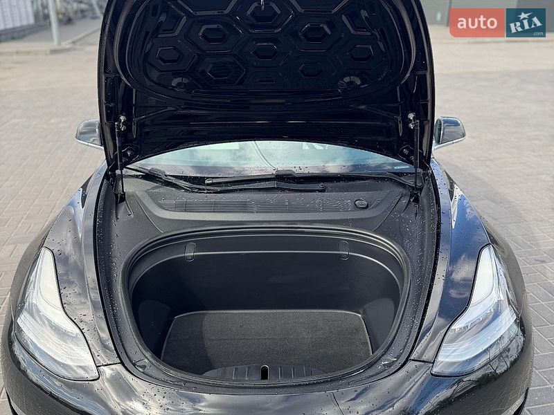 Седан Tesla Model 3 2019 в Днепре