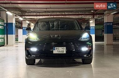 Седан Tesla Model 3 2022 в Львове
