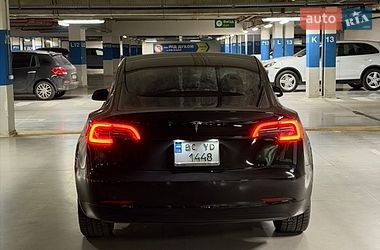 Седан Tesla Model 3 2022 в Львове