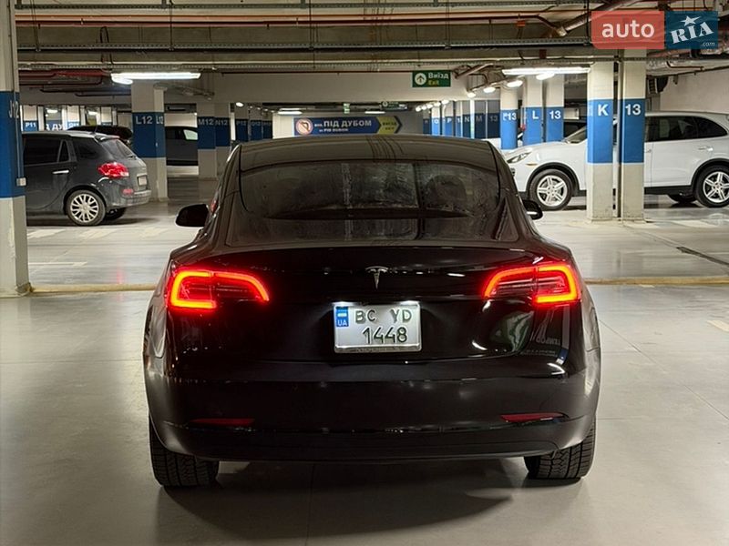 Седан Tesla Model 3 2022 в Львове