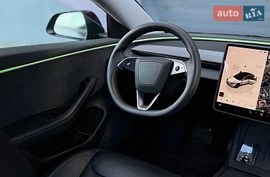Седан Tesla Model 3 2024 в Львове