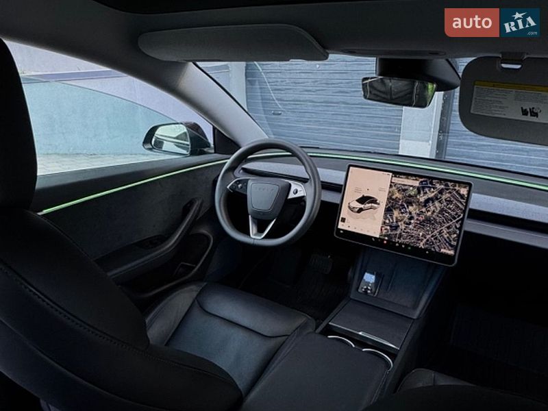 Седан Tesla Model 3 2024 в Львове