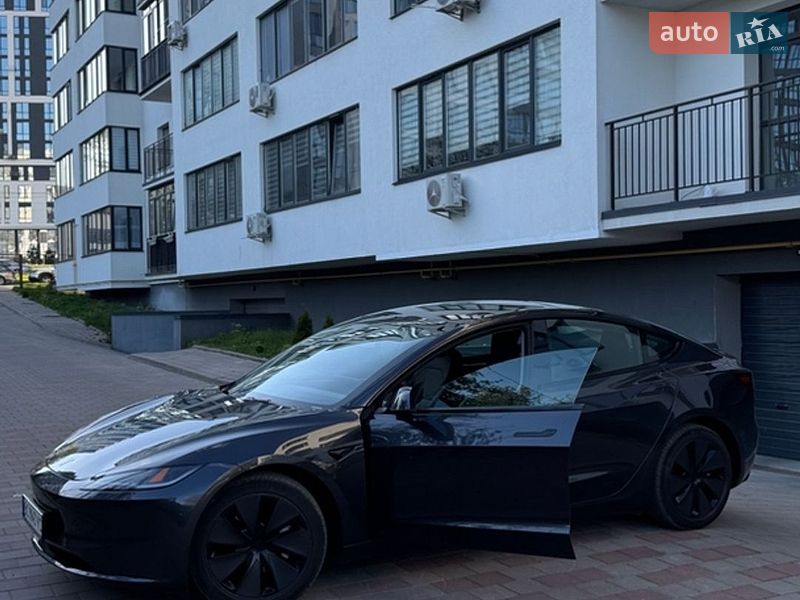 Седан Tesla Model 3 2024 в Львове
