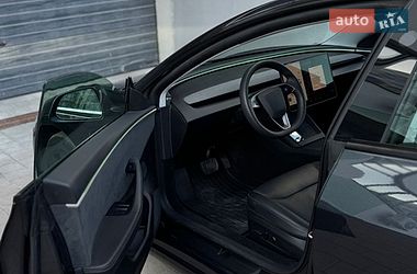 Седан Tesla Model 3 2024 в Львове