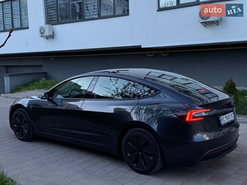 Седан Tesla Model 3 2024 в Львове
