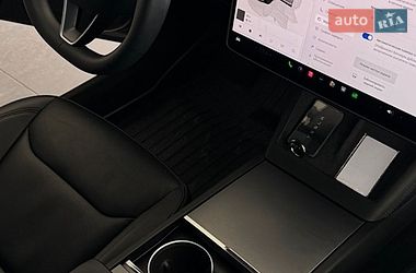 Седан Tesla Model 3 2024 в Львове