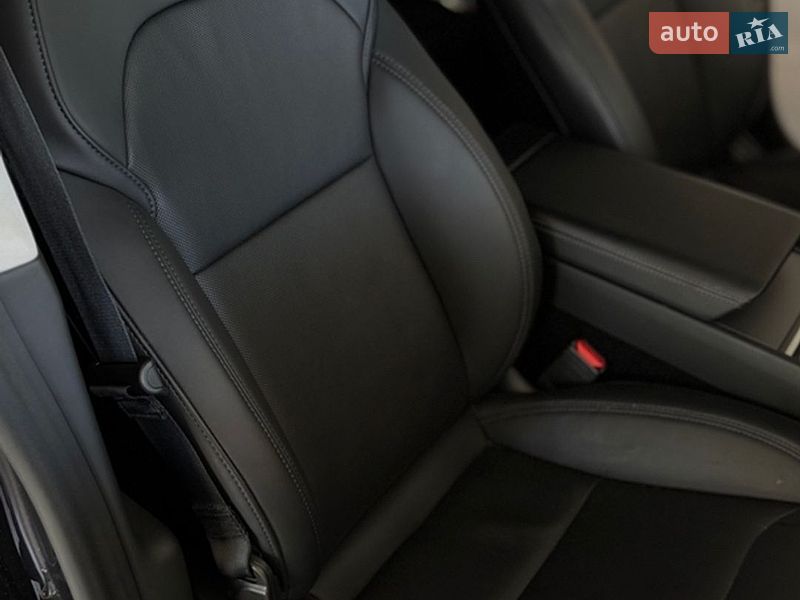 Седан Tesla Model 3 2024 в Львове