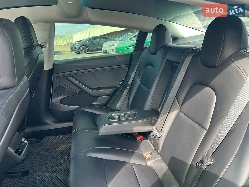 Седан Tesla Model 3 2021 в Львове