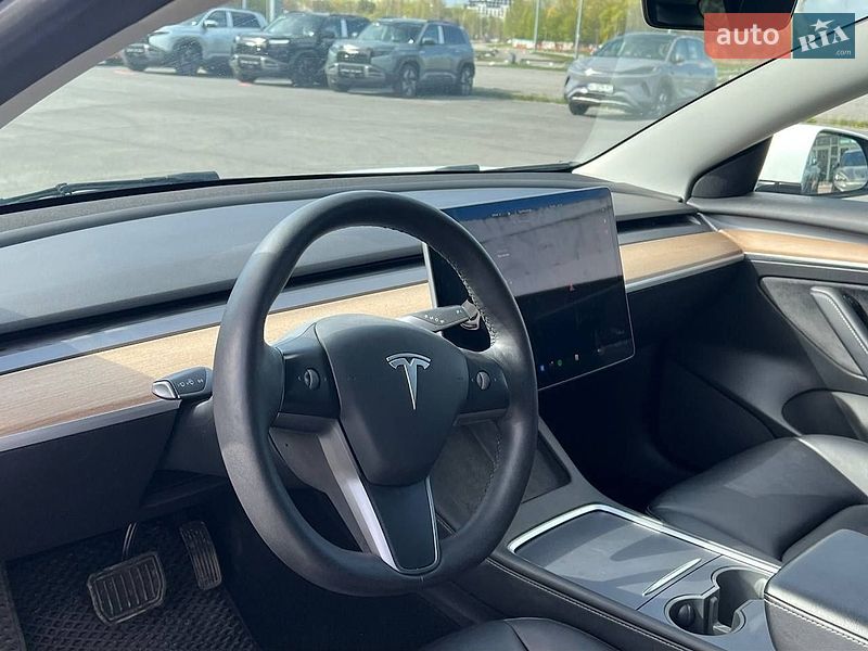 Седан Tesla Model 3 2021 в Львове