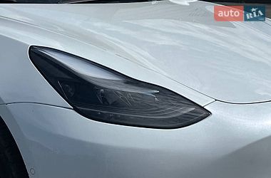 Седан Tesla Model 3 2021 в Львове