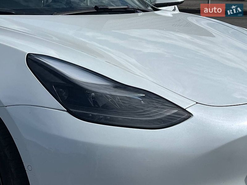 Седан Tesla Model 3 2021 в Львове