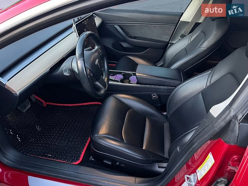 Седан Tesla Model 3 2018 в Тернополе