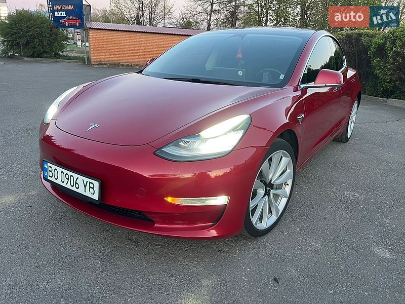 Седан Tesla Model 3 2018 в Тернополе