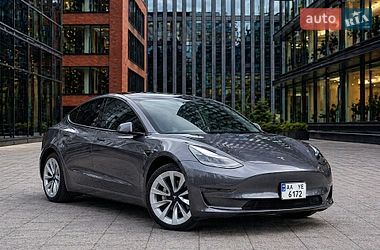 Седан Tesla Model 3 2023 в Черкасах