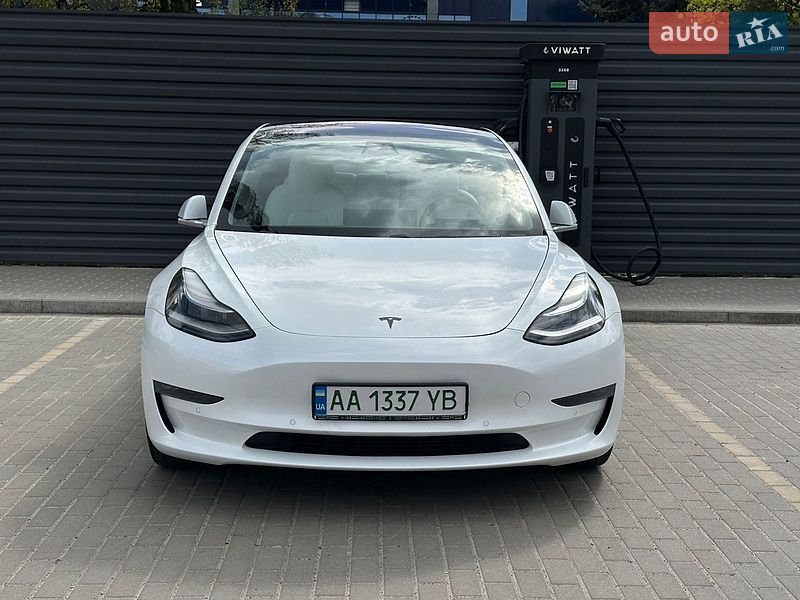 Седан Tesla Model 3 2019 в Киеве