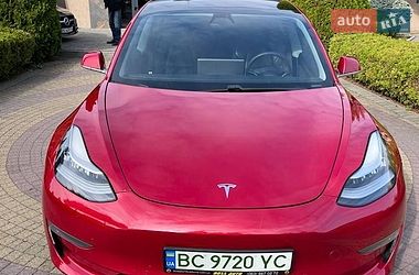 Седан Tesla Model 3 2019 в Львові
