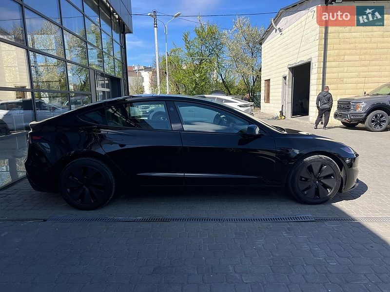 Седан Tesla Model 3 2024 в Ивано-Франковске