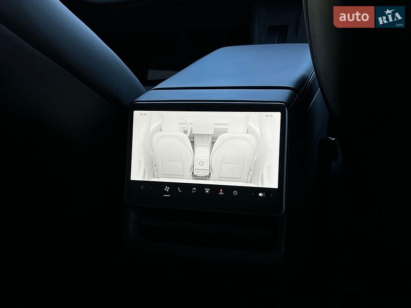 Седан Tesla Model 3 2024 в Ивано-Франковске