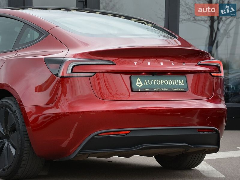 Седан Tesla Model 3 2024 в Киеве