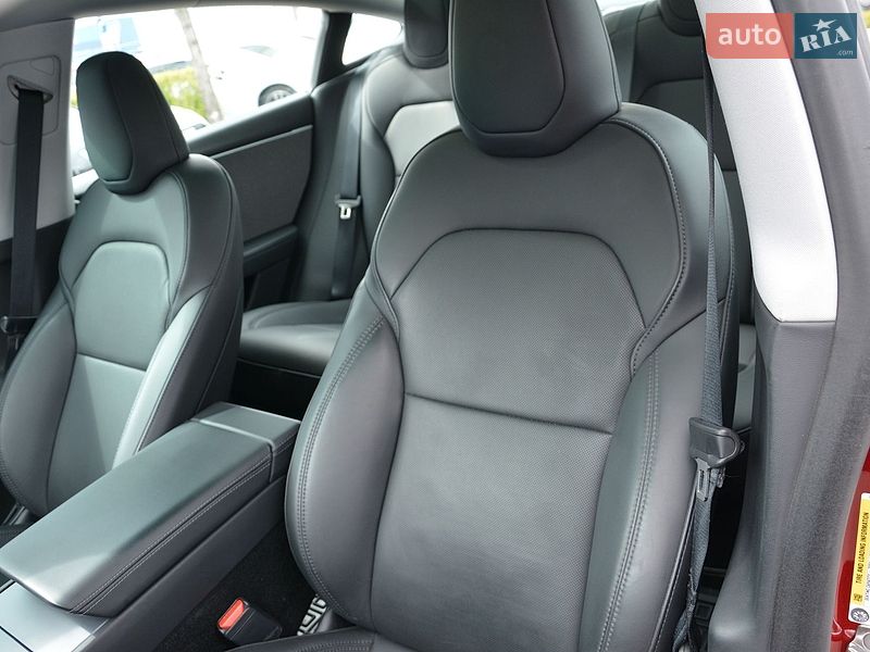 Седан Tesla Model 3 2024 в Киеве