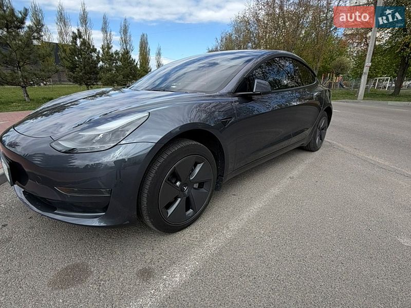 Седан Tesla Model 3 2023 в Кременчуге
