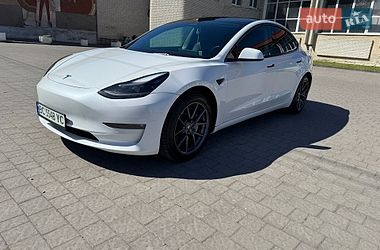 Седан Tesla Model 3 2022 в Буске